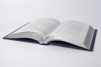 Розгорнута книга Блідий вершник Бернарда Корнвелла українською мовою