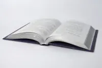 Розгорнута книга Блідий вершник Бернарда Корнвелла українською мовою