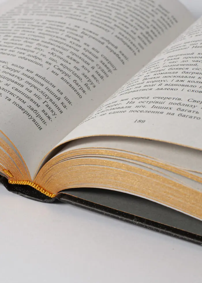 Сторінки книги Володарі півночі Бернарда Корнвелла крупним планом