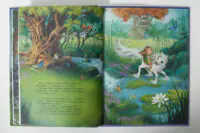 Розворот книги Маленька одноріжка Зіронька з Фінею біля ставка