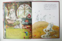 Зіронька читає книгу — одноріжки на чарівній галявині