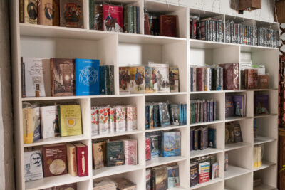 Українські книги у книгарні Paperbook у Вроцлаві