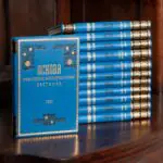 Антикварне видання журналу Основа 1861–1862 років у синій палітурці на дерев’яній полиці