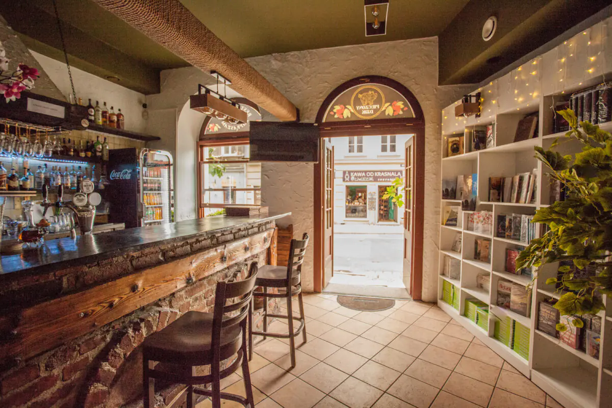 Книгарня українських книг PaperBook у центрі Вроцлава